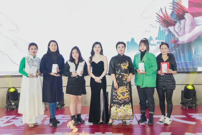 我们·恣意流年｜肤诗华娜2021深圳年会盛典完美落幕