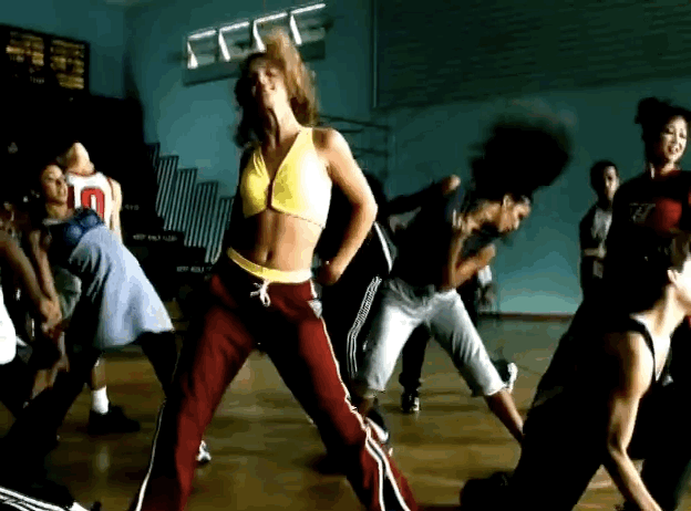 布兰妮年轻时有多时髦？41岁凭低腰裤大秀腹肌，惊艳了整个时尚圈