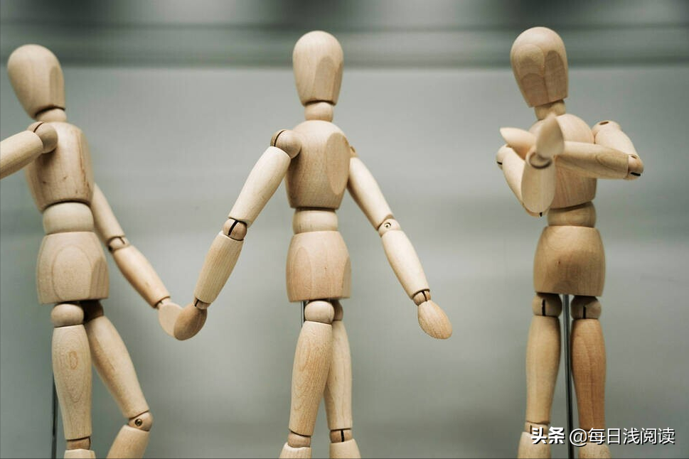 人生最珍贵的：不是金钱，不是名利，而是友谊