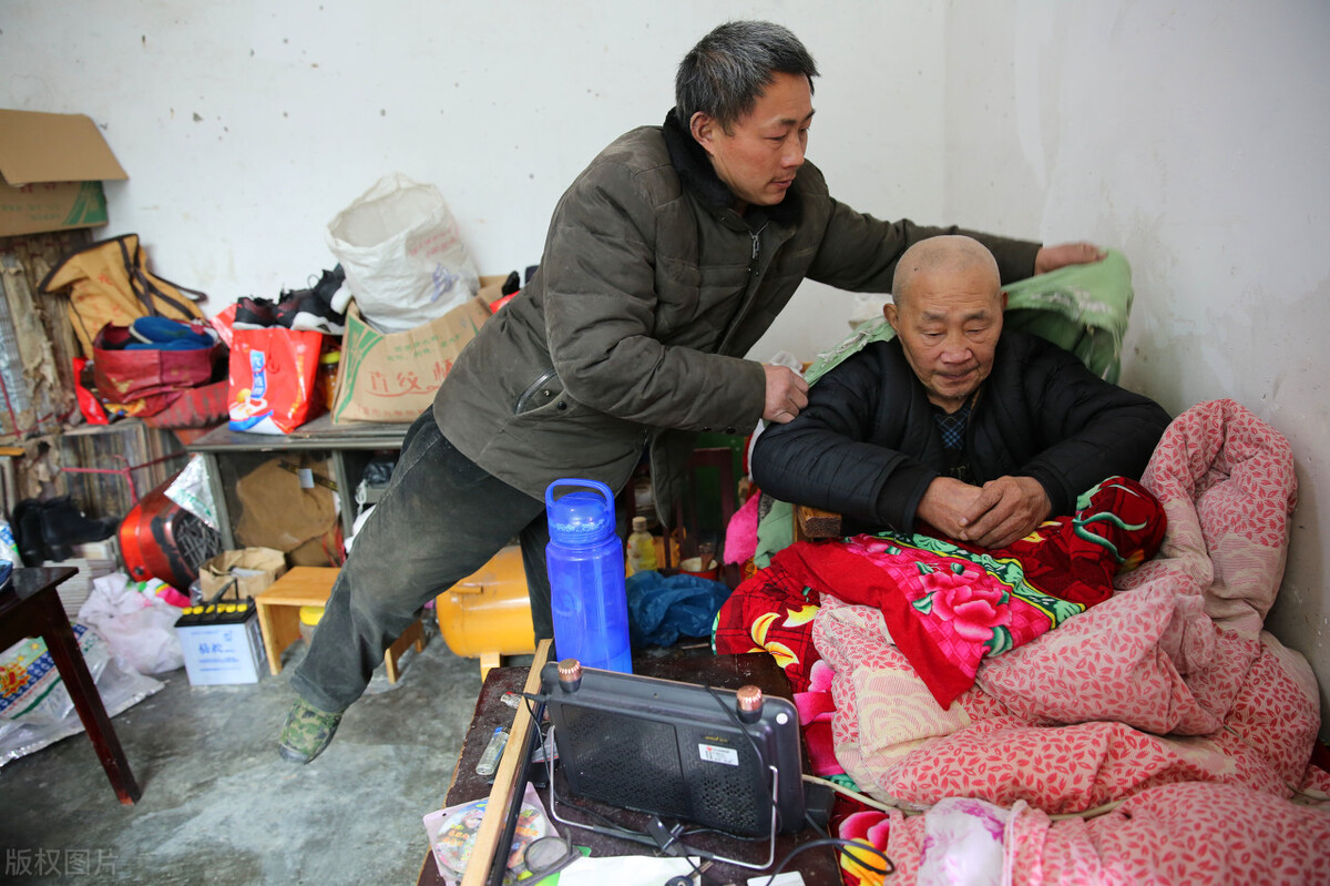 82岁老人：遭遇不幸时我才明白，亲情是很现实的，这是不争的事实