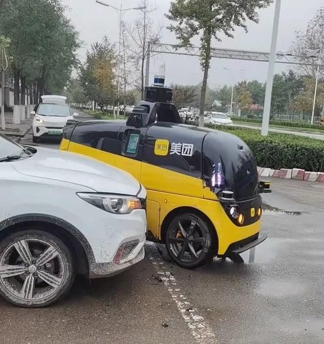 美團無人車又撞了 機動車道上追尾公共汽車 天天看點
