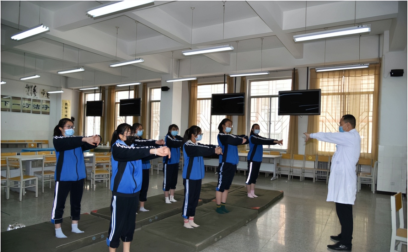 2022考生要注意，高校录取会看高考体检结果，近视影响专业的报考