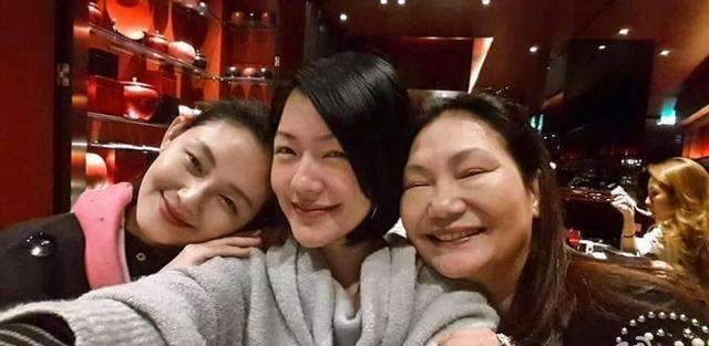 小S晒照引新姐夫点赞，具俊晔隔离期“献殷勤”，博足小姨子好感