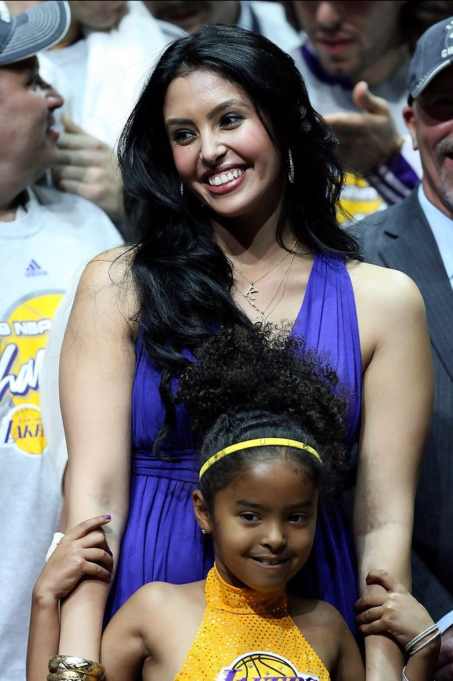 瓦妮莎年轻时有多漂亮（17岁的瓦妮莎，39岁的瓦妮莎：灰姑娘变成了女富婆）