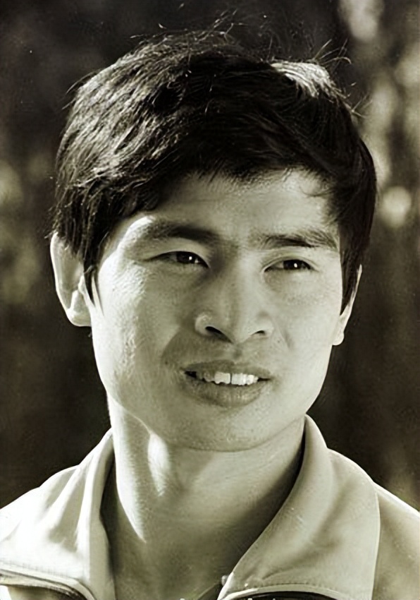 世界羽毛球四大天王分别是（他是羽坛“四大天王”，退役后无奈远走海外，与妻子大半生分居）