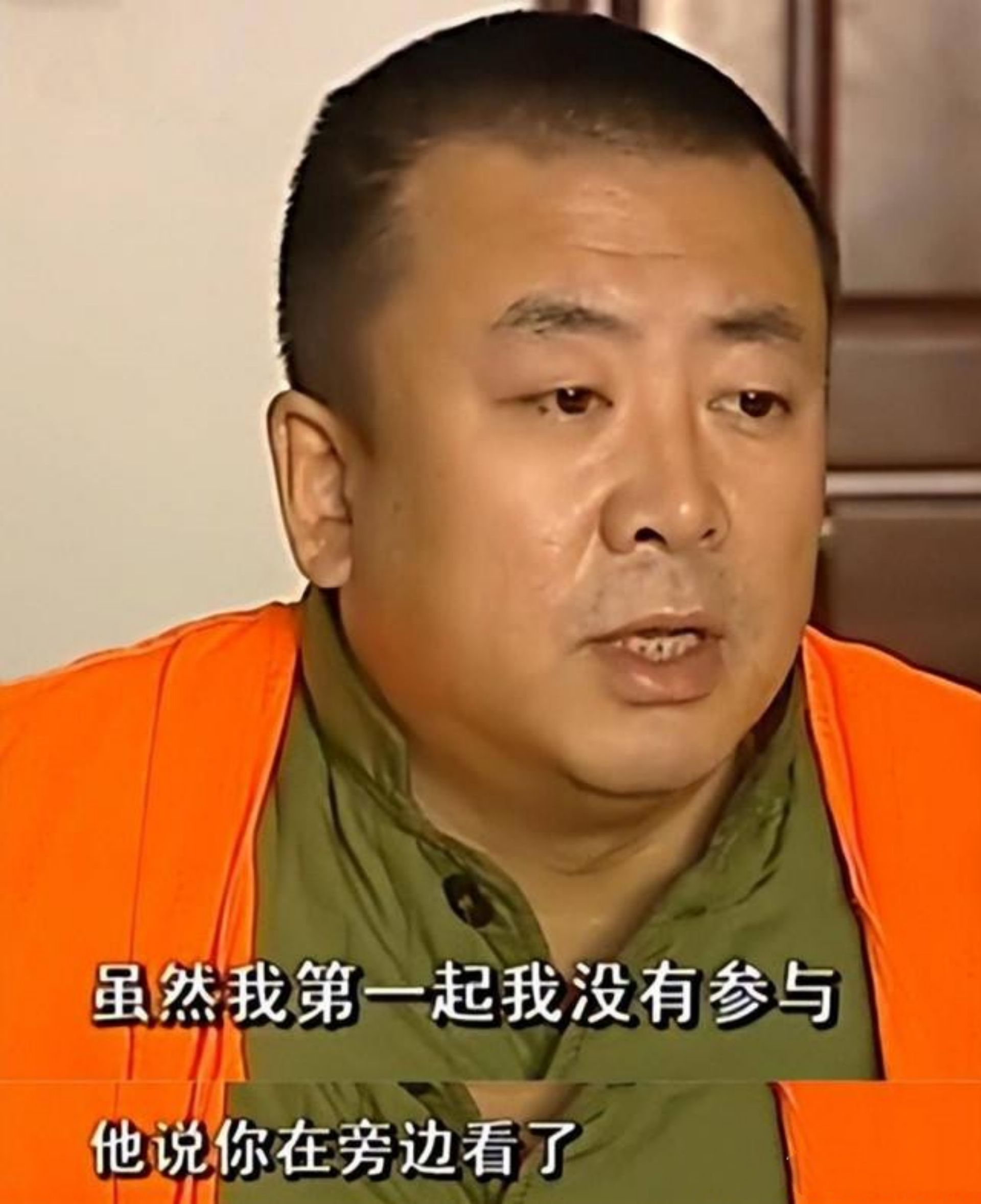 2011年瘫痪老人在看谍战片，突然指着电视机喊：害我的人就是他