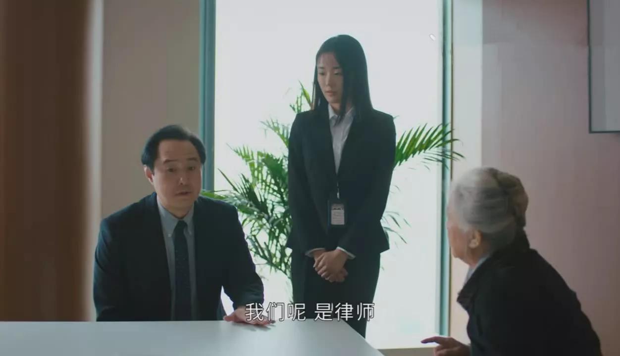 何幸运婚礼被醉汉侮辱，职场又遇潜规则，农村女大学生前路有多难