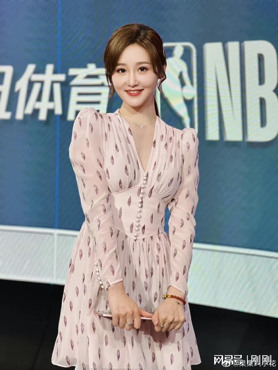 腾讯nba直播员果果(NBA美女主播果果)