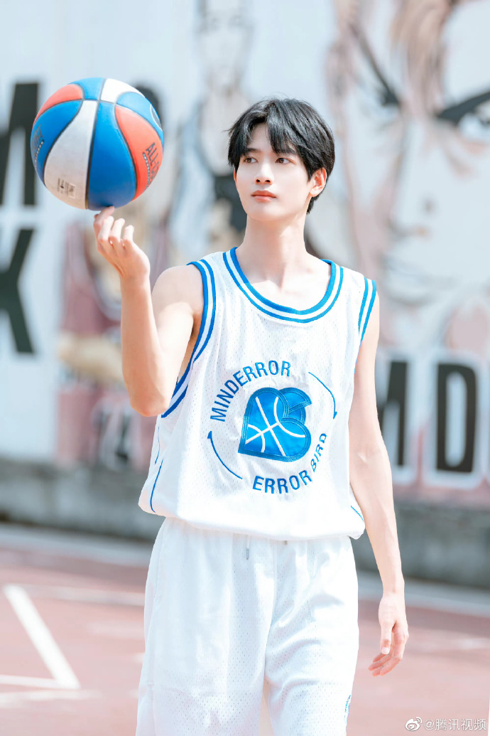 7.17美图：秦岚 任豪 肖战 檀健次 罗云熙 龚俊 张予曦 唐嫣 李易峰 王俊凯