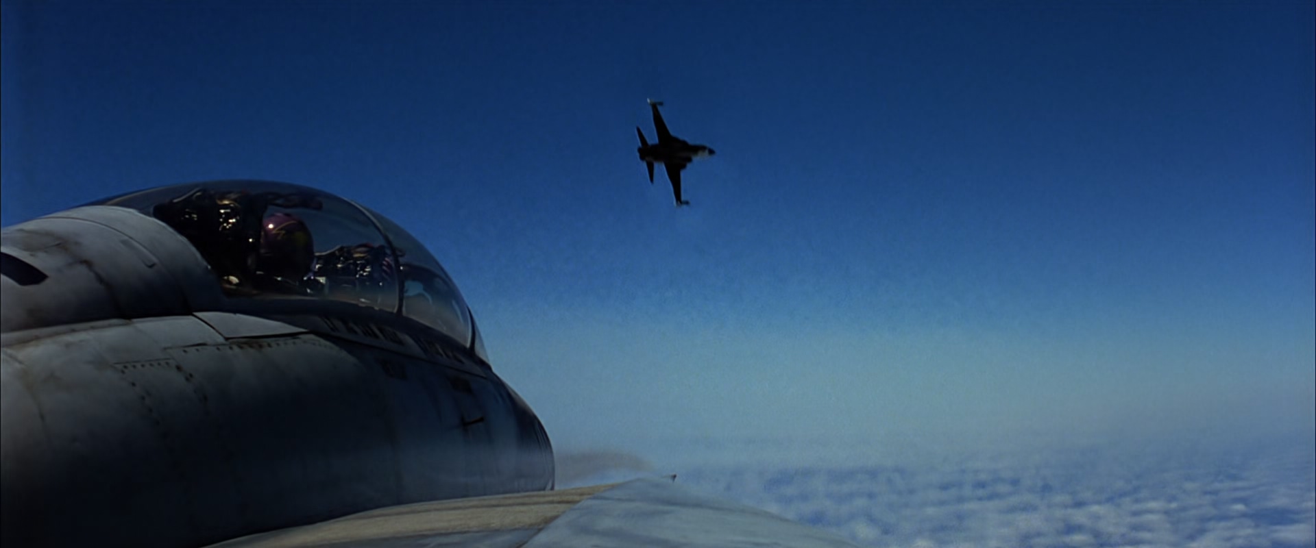 “独行侠”VS 耶格尔——银幕内外的顶级战斗机飞行员对抗
