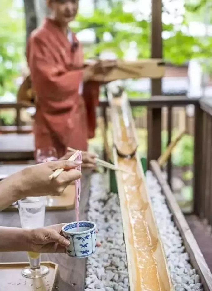 茅草房的照片（38间破茅草房竟成网红村）