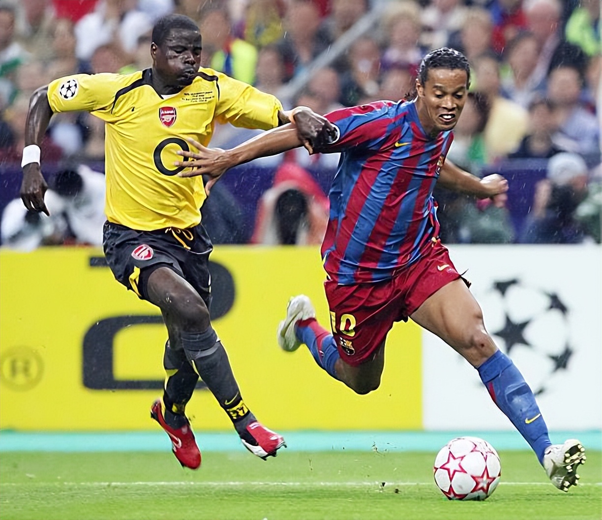 世界杯科特迪瓦埃布埃（还记得阿森纳“开心果”埃布埃吗？不快乐的他走出了人生泥沼）