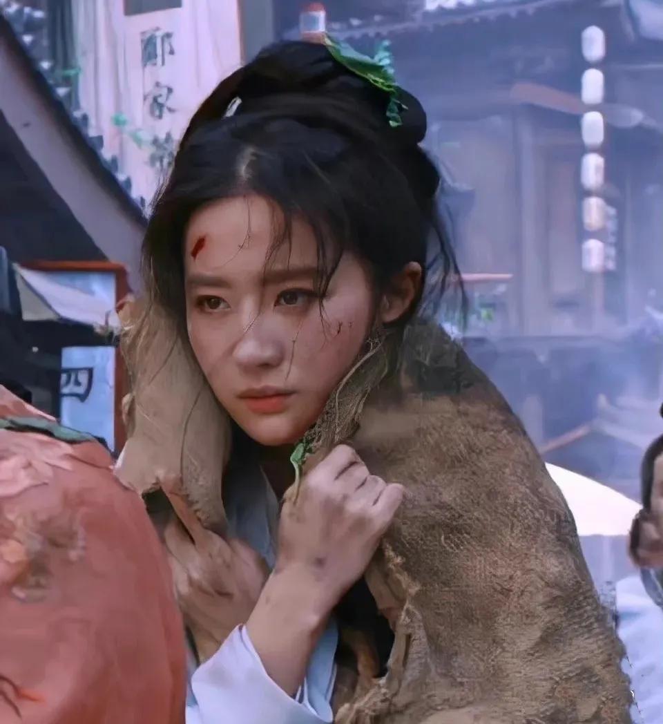 穿麻袋都好看?这九位女星用"乞丐"造型证明脸是最好的单品!