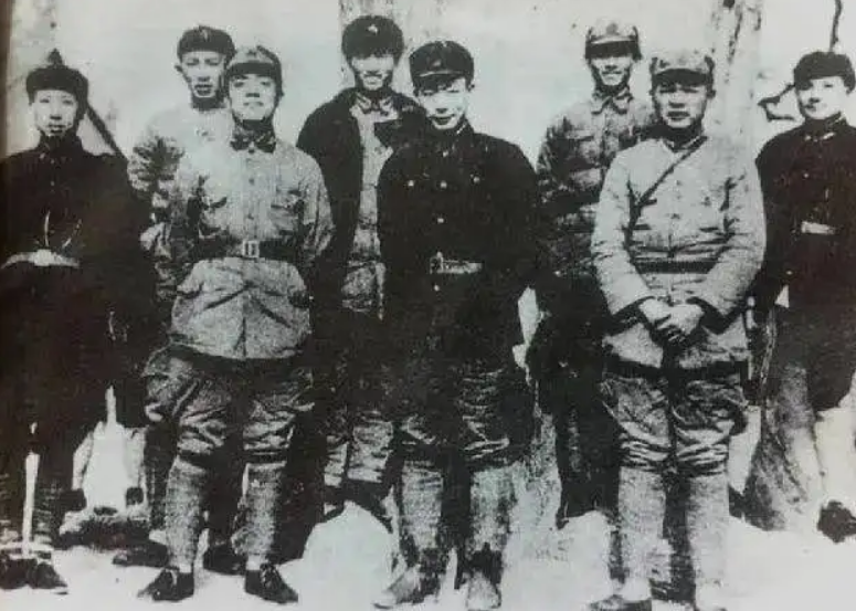 1938年毛主席接见抗大学员，生气地问：你到延安为什么不来看我？