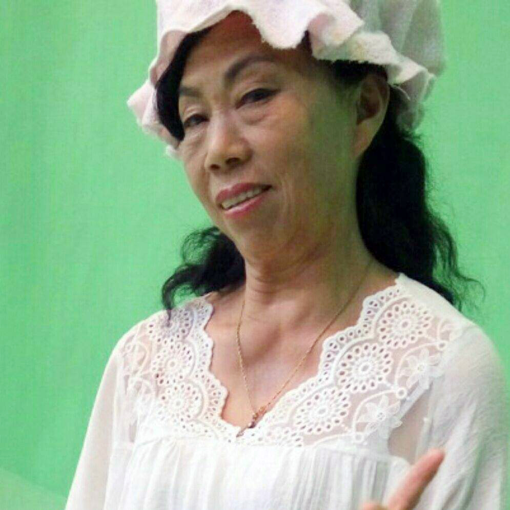 这位农村老奶奶 没学历无颜值 却照样当明星成千万富婆 她凭啥成功?