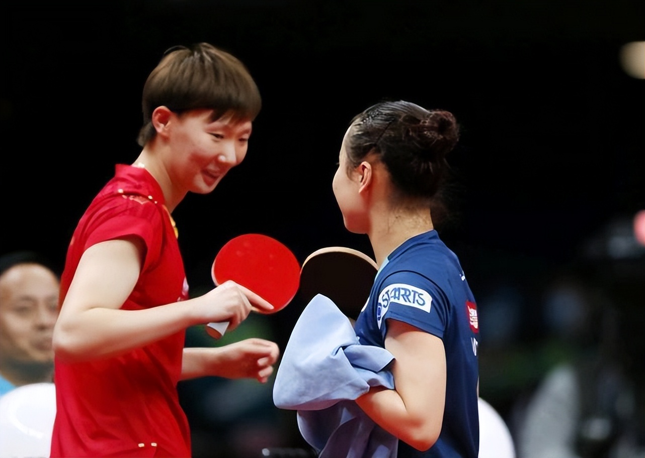 王曼昱与伊藤美(3-0、3-2打哭日本伊藤美诚，王曼昱豪夺3冠，国乒女将再冲冠军)