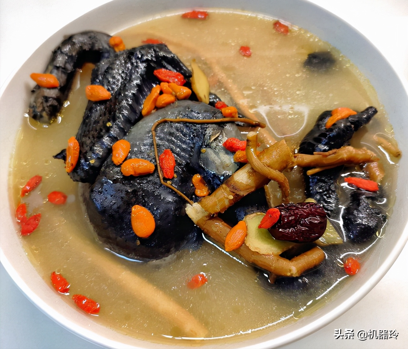 第一道:黄芪炖乌鸡汤