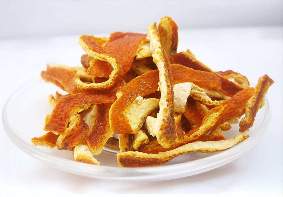 陈皮辛散苦燥而温,善理气调中;炒枳壳苦辛泄降而平,善理气宽中消积