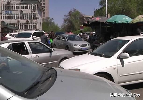 奥迪停车8秒后消失车主违规堵路20分钟被曝光