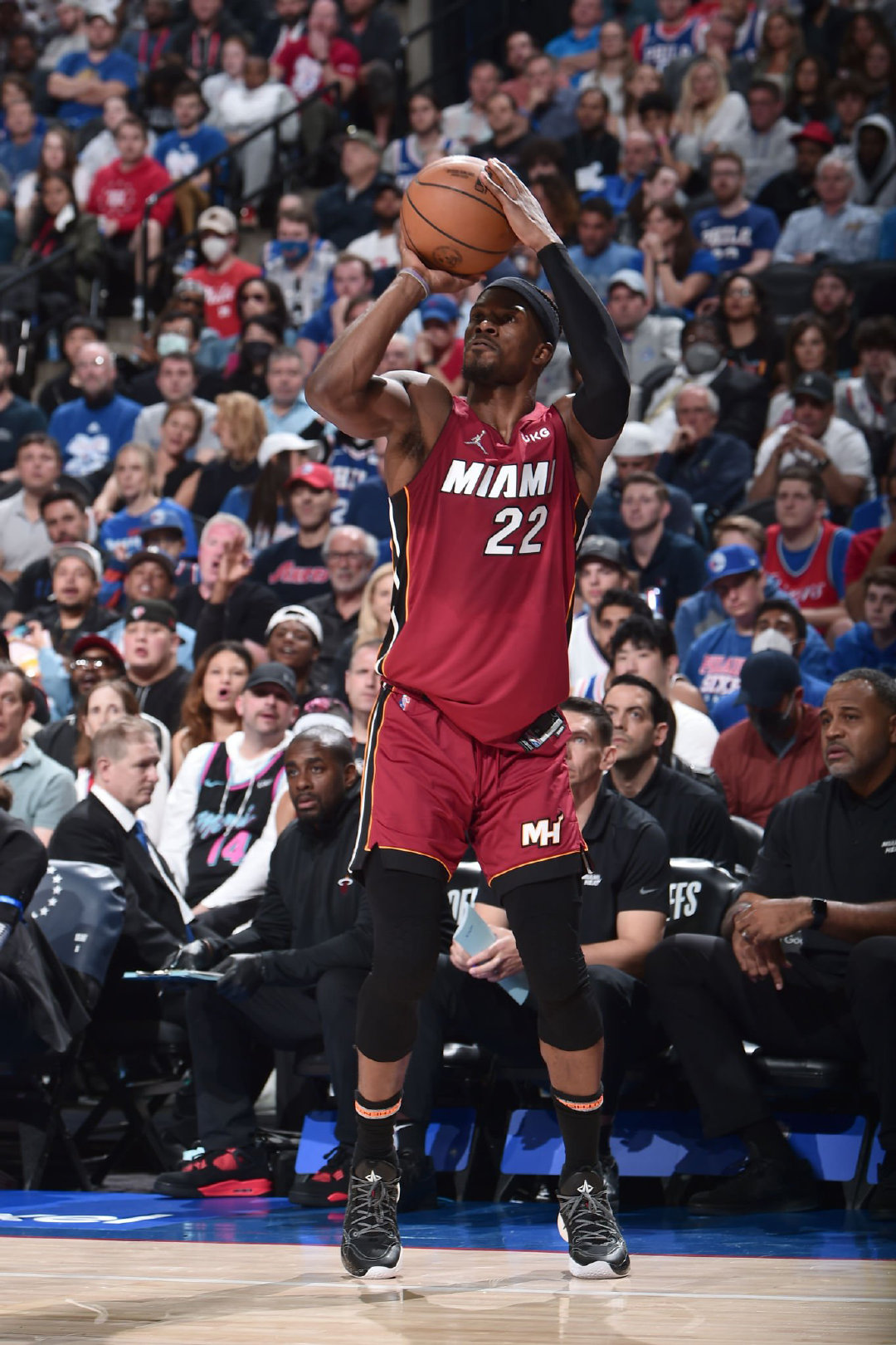 nba都有哪些突破球鞋(吉米巴特勒最爱上脚驭帅1342缓震科技篮球鞋?