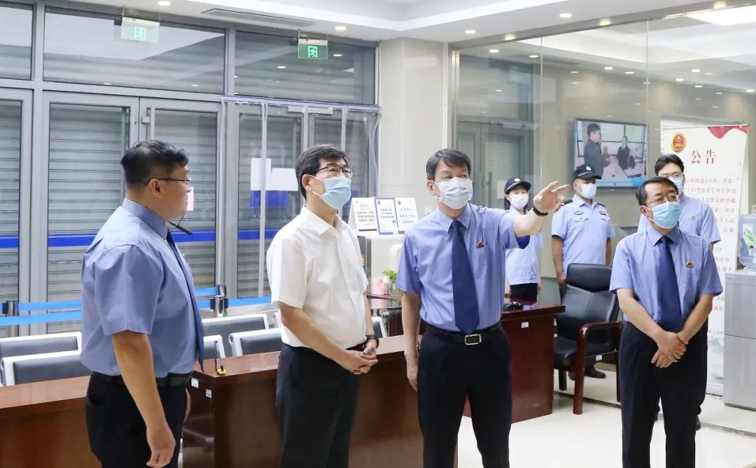 李猛到省政法单位调研指导工作