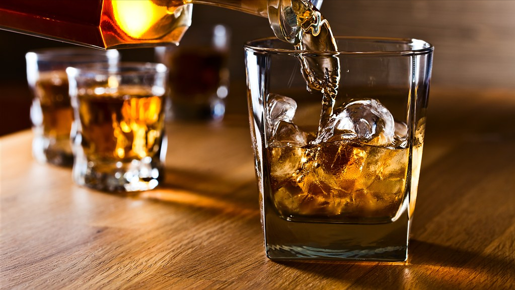 柳叶刀:每天喝一小杯酒,喝出74万例癌症