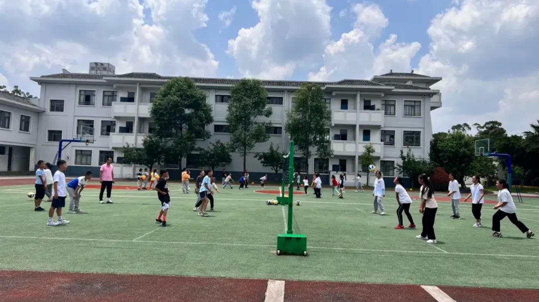 排球显英姿运动助成长｜大林小学参加首届中小学排球联赛并获佳绩