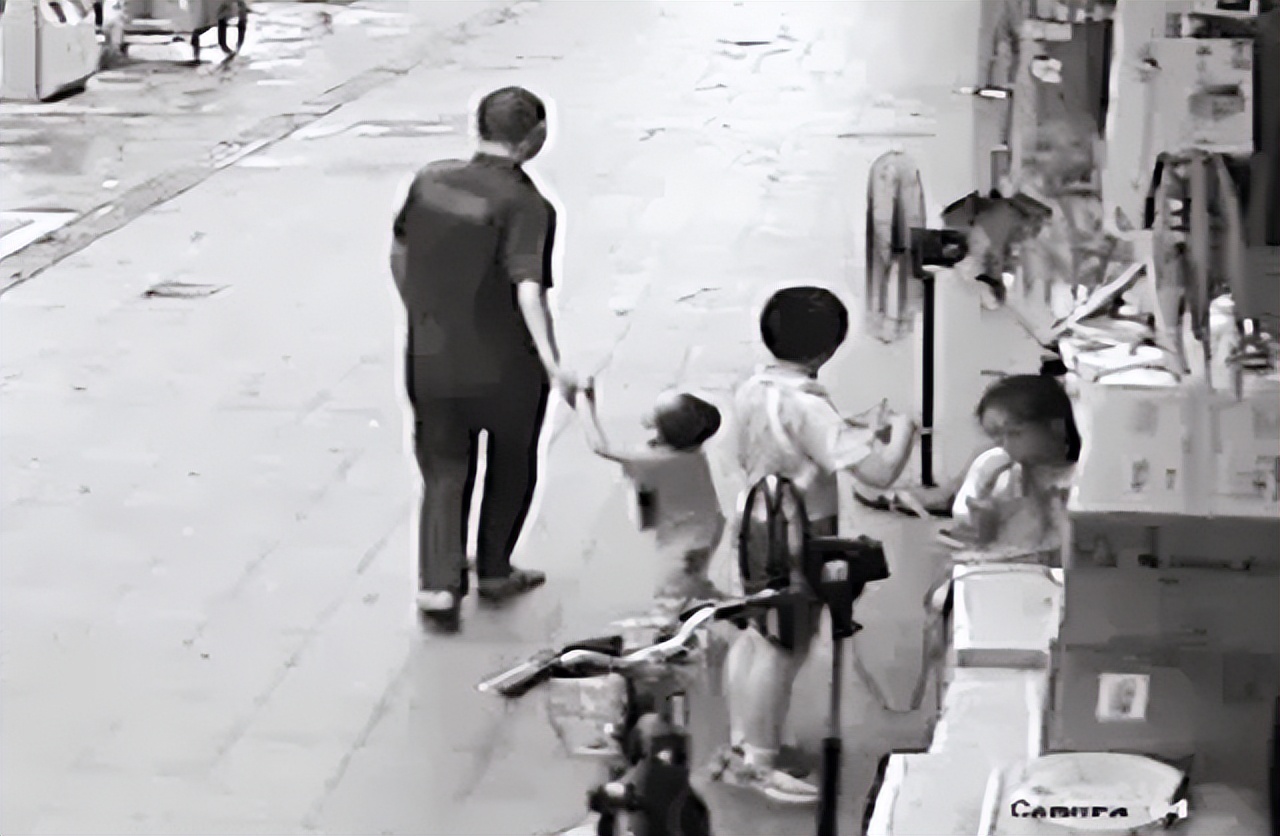 儿子被拐福建27年成为大帅哥，面对生母，他却质疑亲子鉴定是假的