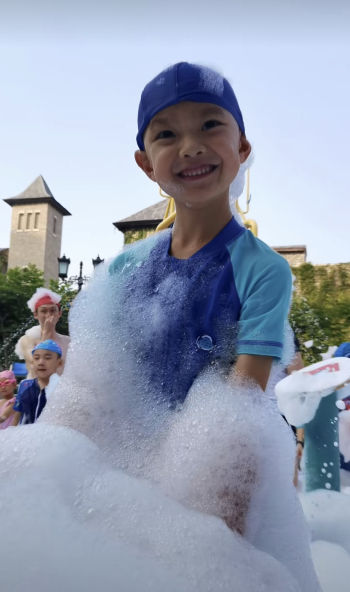 林丹谢杏芳什么时候结婚（41岁谢杏芳颜值回春似少女，穿千元镶珍珠短袖，独自带娃不见林丹）