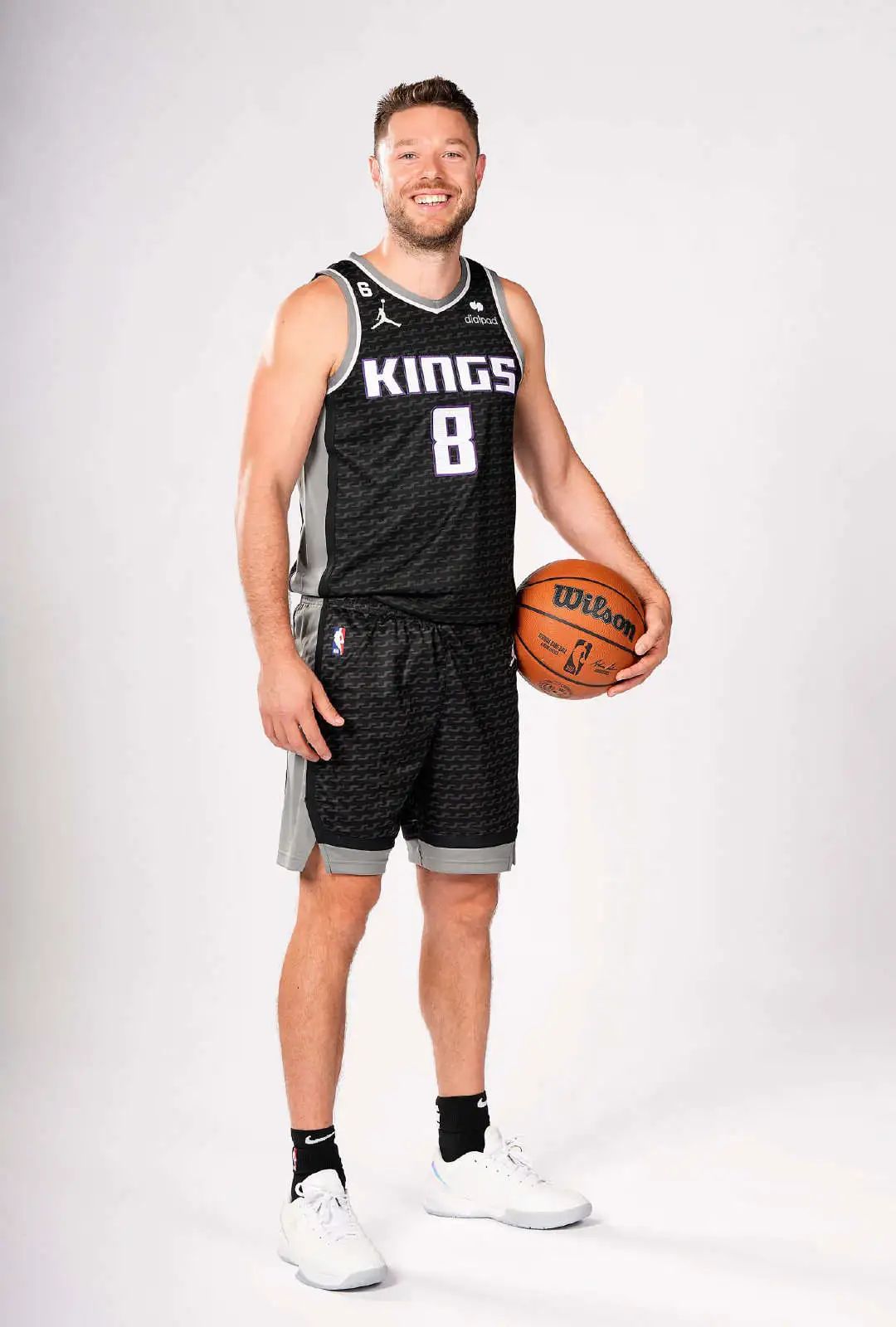 nba球鞋的牌子有哪些（NBA新赛季媒体日球鞋全盘点-眼花缭乱，惊喜不断）