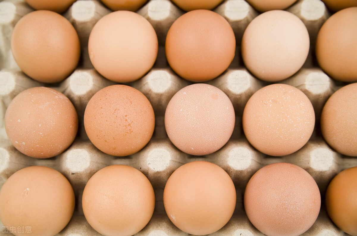 去买鸡蛋，挑红壳的还是白壳的好？今天才知道，原来以前都买错了