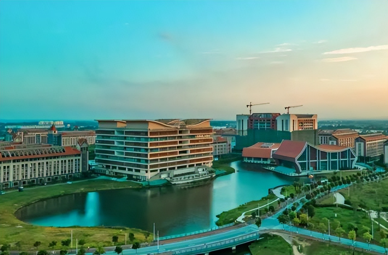 分数上也可能比报考省外要低一些,但是这所位于广西的北部湾大学去年