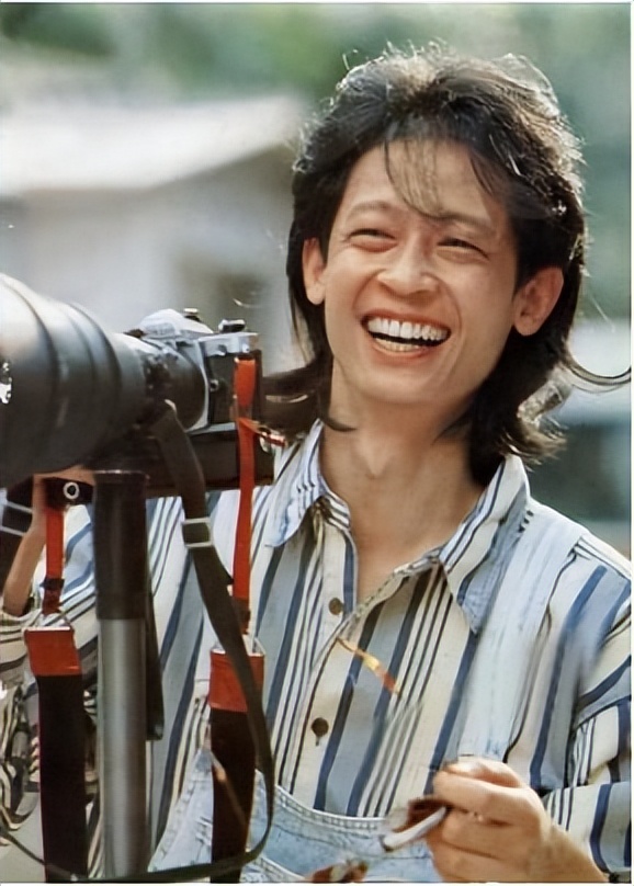 风情万种的许晴虽然已经有男友,但是还是免不了动心,两个成年男女在