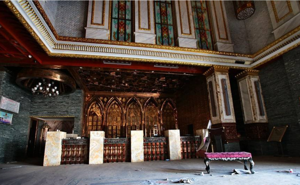 郑州“红馆”覆灭记：奢华堪比皇家一号，出动十五辆警用大巴抓人