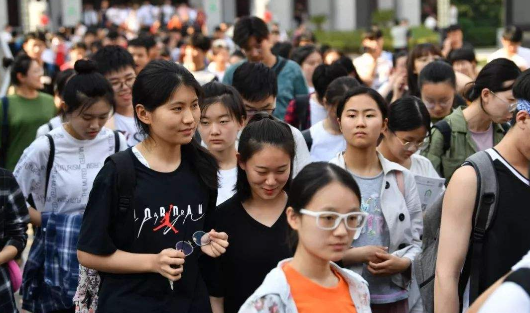 “省内院校”vs“省外院校”，到底应该如何选择，一学期后见分晓