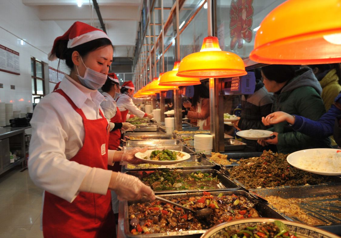 6个国家的大学食堂盘点，美国热量高，韩国小菜多，再看看中国的