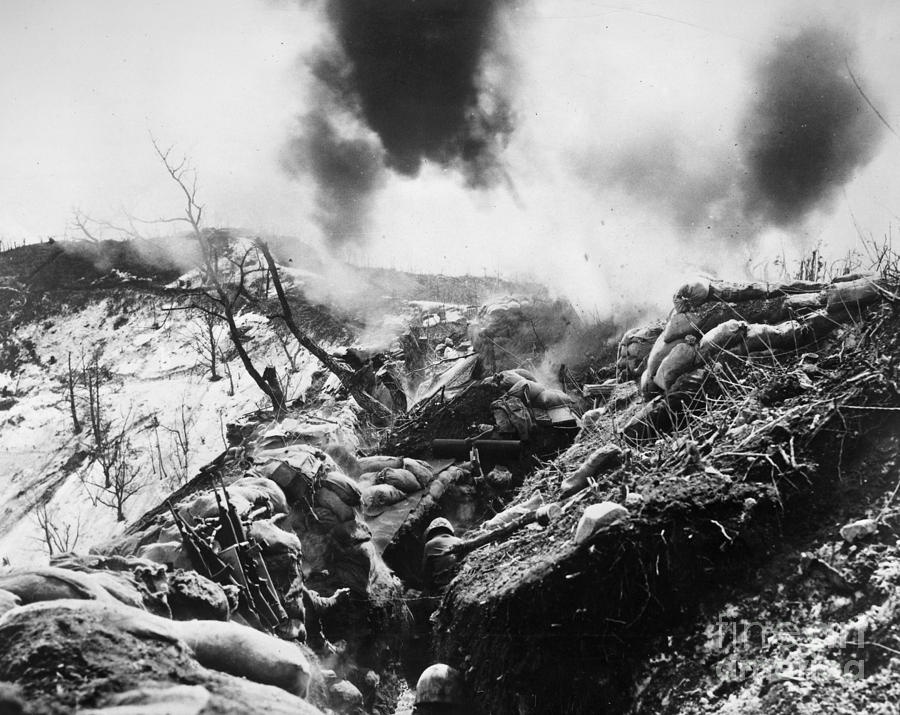 之后朝鲜就一路战败,直接一口气退到了鸭绿江,伟人火眼金睛看穿了老美