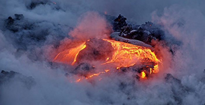 火山在噴發的過程中,會把大量的物質和能量帶到地面上來.