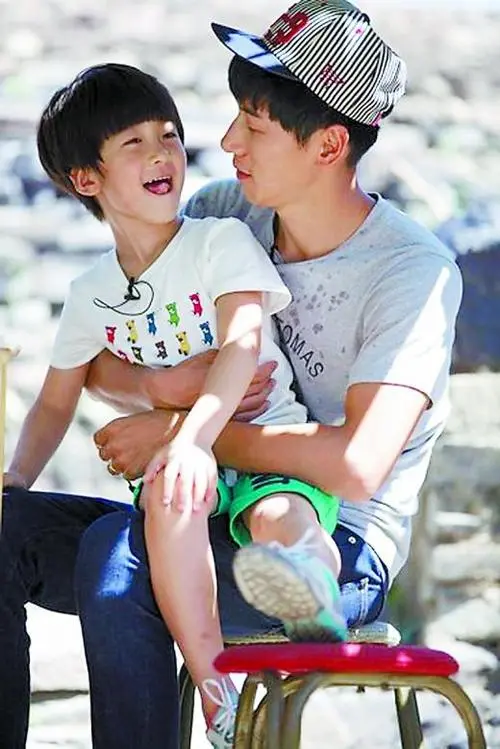 张亮：16岁辍学打工补贴病重父亲，31岁走红后到现在“无处可寻”