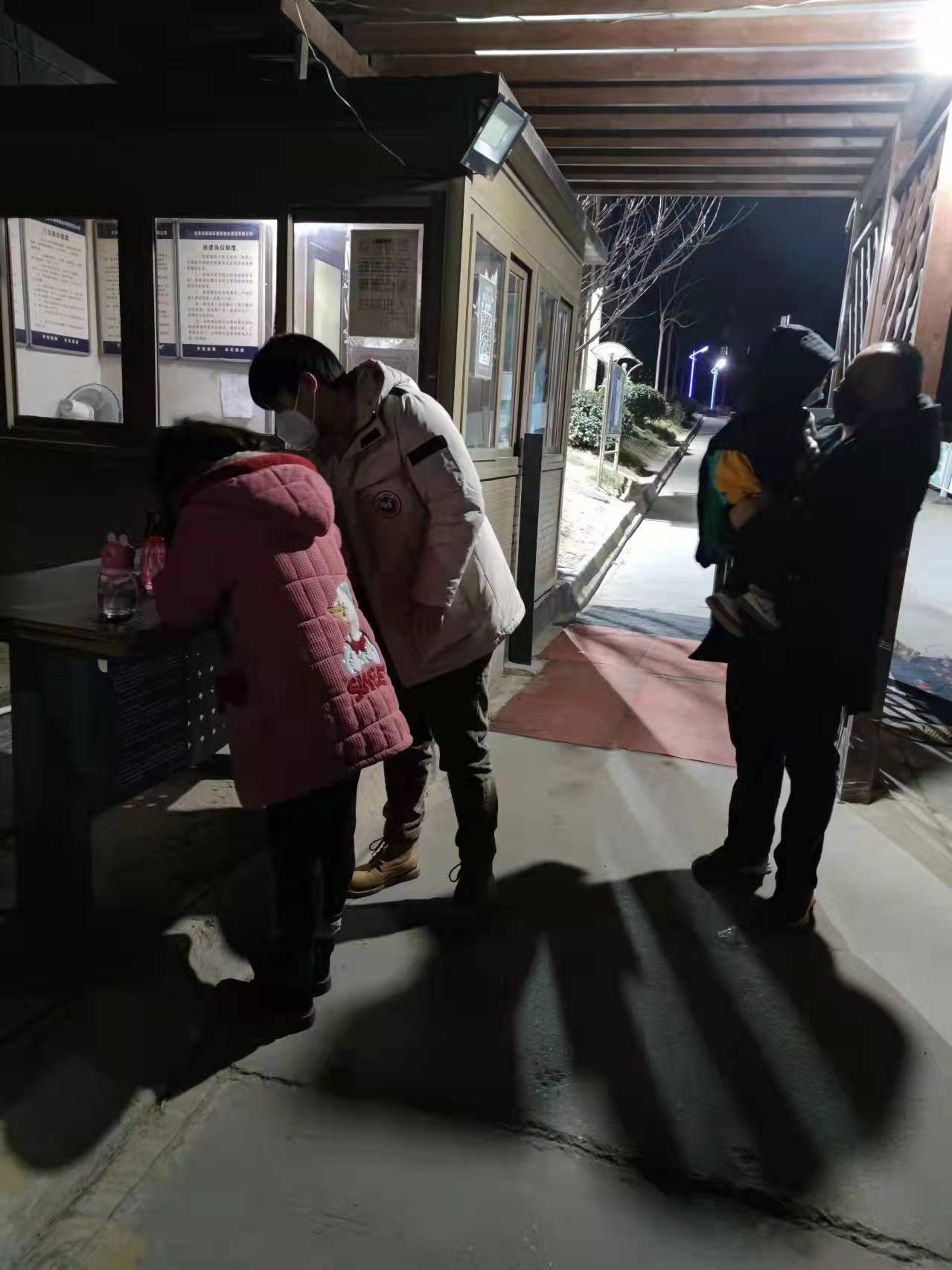 发挥党员模范作用 服务群众做好疫情防控——西安市临潼区检察院红杉郡临时党支部开展疫情防控工作纪实