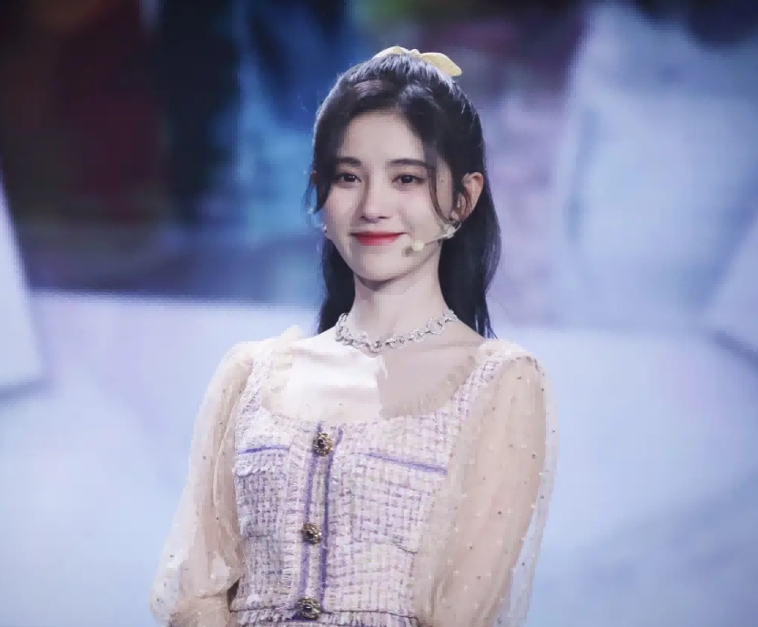 痘痘脸、赘肉、五五分！生图里的女星，让我看见了人间真实