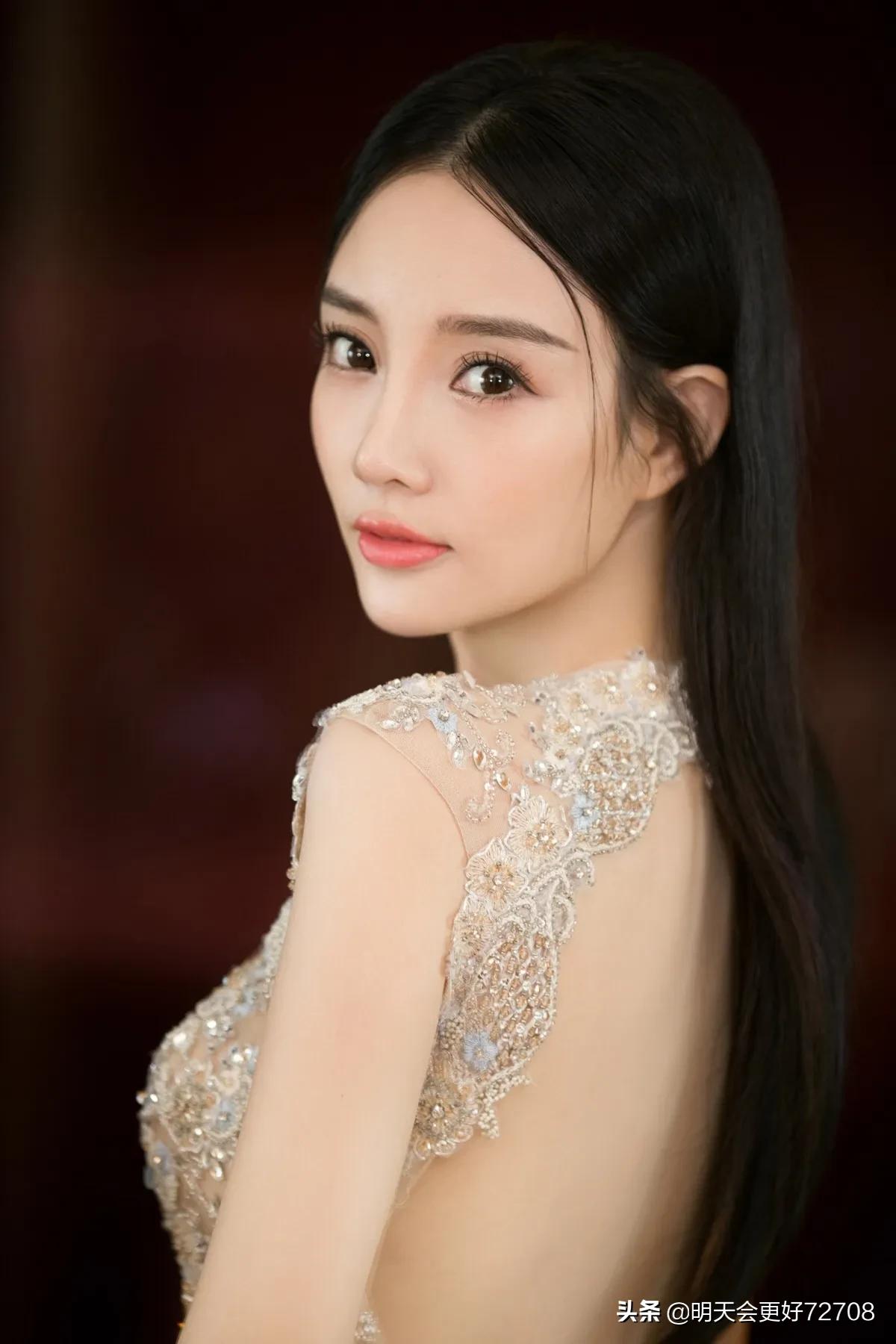 分享图片：李小路惊艳写真照