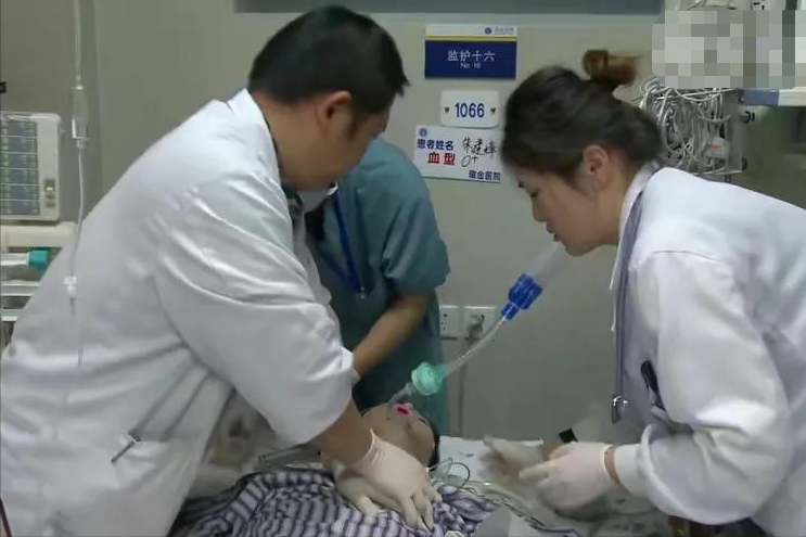 真实故事：32岁小伙拉肚子导致心脏骤停，医生拼尽全力也无力回天