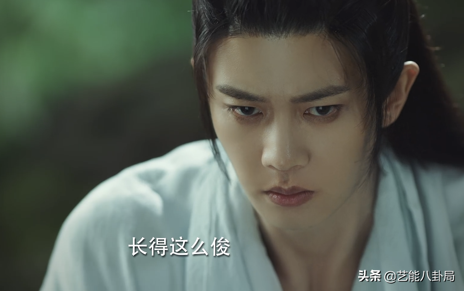 热巴新剧!光脚秀、假腹肌、转圈吻、亲变形,现在的古偶怎么了