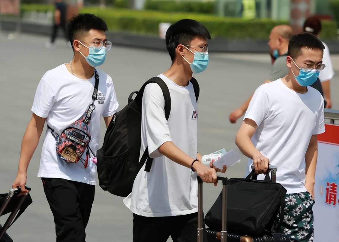 多所高校宣布调整“五一”假期，或将延迟到暑假补休，学生：支持