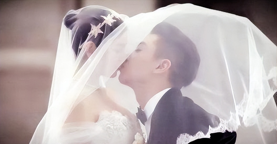 被“丑脖子”拖累的7位女星，明明长得如花似玉，合照却输太惨