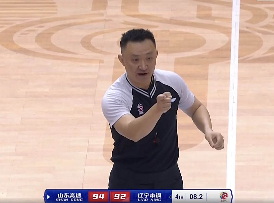 cba针对辽宁黑哨（24小时过去，闫军误判辽宁安然无恙！CBA无人问责，杨鸣输得太冤）