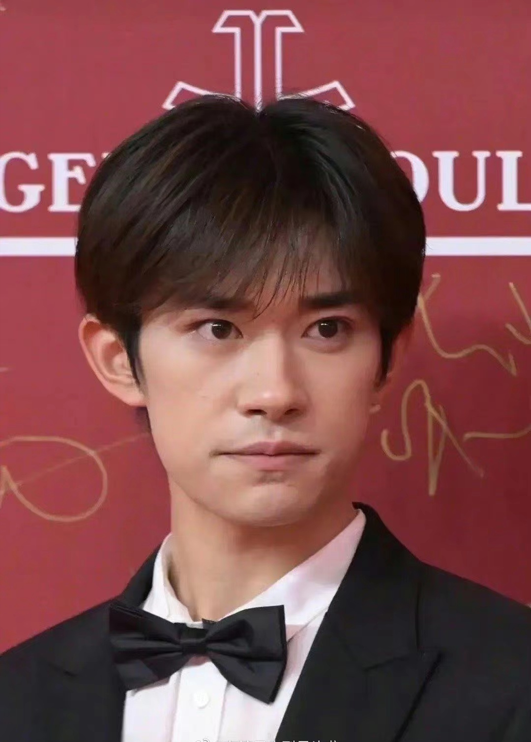 王源满脸痘印,千玺皮肤浮粉,王俊凯面庞臃肿,养成系难度此关