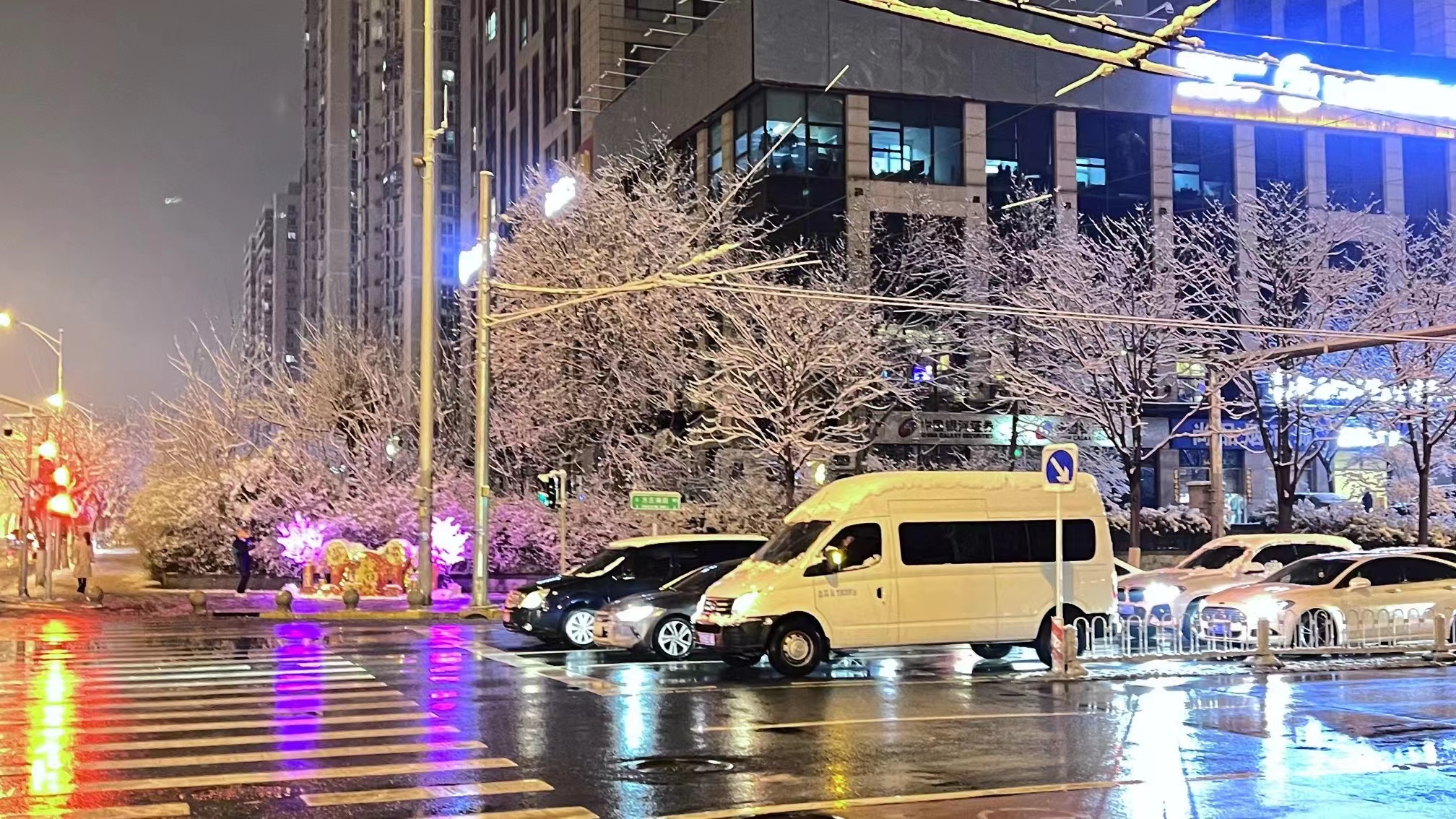 专属于春雪的浪漫，当三月的北京遇见飘雪，有种转瞬即逝的美