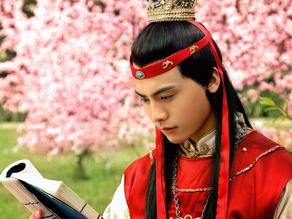 抹额造型别乱用，有人冷峻洒脱，有人呆萌可爱，关键还得脸型扛